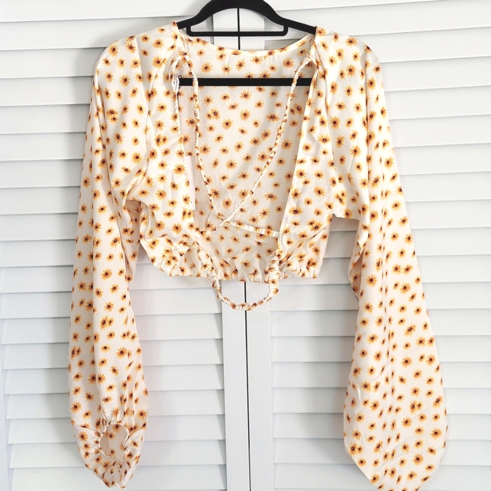 Weworewhat Top, Size M, Long Sleeve, No Back, Sunflower Print, Satiny Fabric NEW - Picture 8 of 8